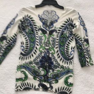 Light knit sweater with 3/4 sleeves